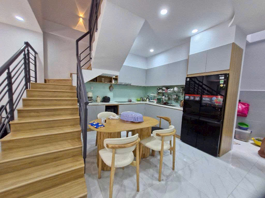 NHÀ 3 TẦNG NGAY BỆNH VIỆN THỦ ĐỨC-DT 67M NGANG HIẾM 5.2M - NHỈNH 7 TỶ